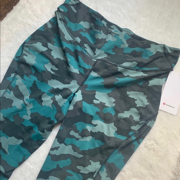 Lululemon Base Pace HR Tight 18 NWT - Picture 2 of 4